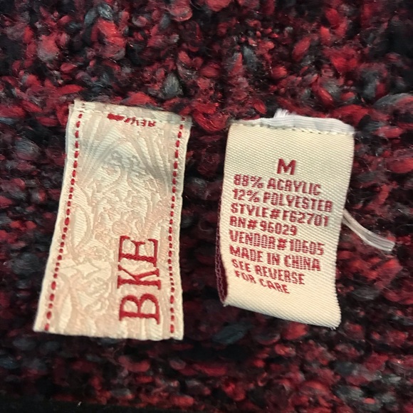 Buckle BKE V Neck Women’s Sweater - Picture 3 of 4